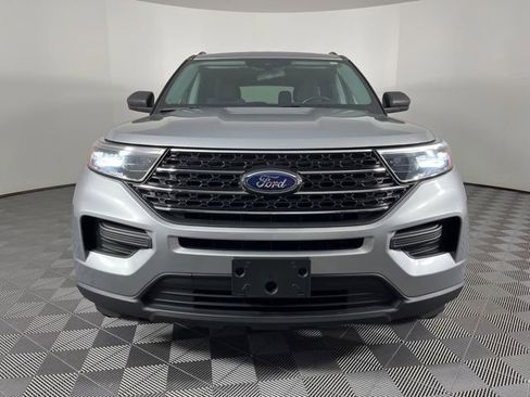 Used 2022 Ford Explorer XLT image 3