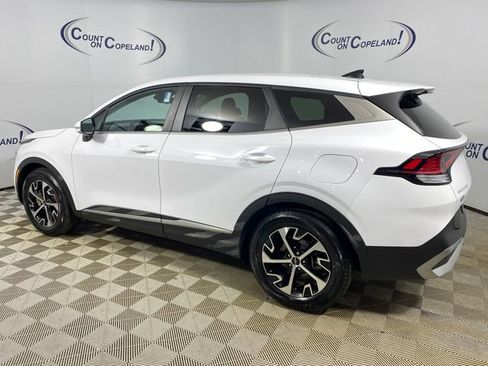 Used 2023 Kia Sportage EX image 4