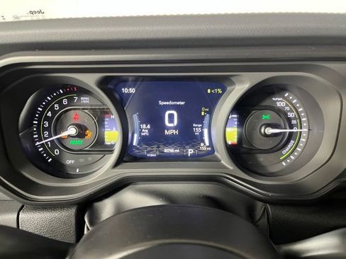 Used 2024 Jeep Wrangler Unlimited Sahara w/ Technology Group AWD/4WD image 26