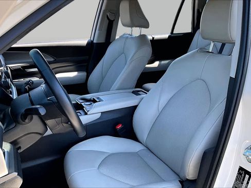 Used 2024 Toyota Grand Highlander AWD image 7