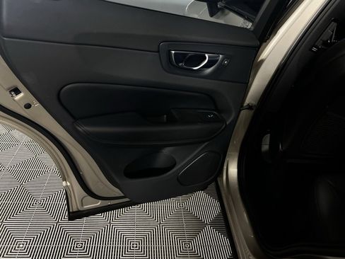 Used 2025 Volvo XC60 B5 Plus image 24