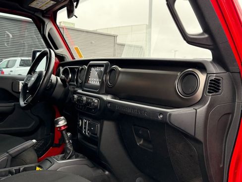 Used 2018 Jeep Wrangler Sport image 13