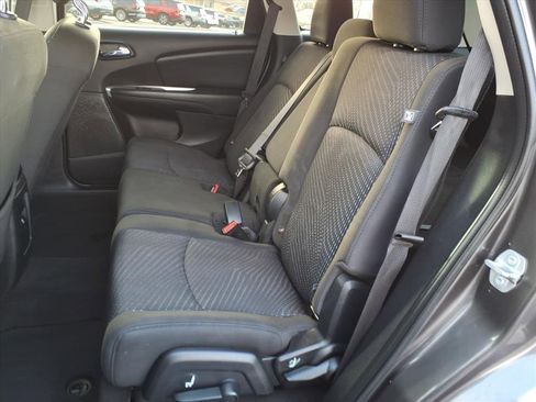 Used 2017 Dodge Journey SE w/ Flexible Seating Group image 8