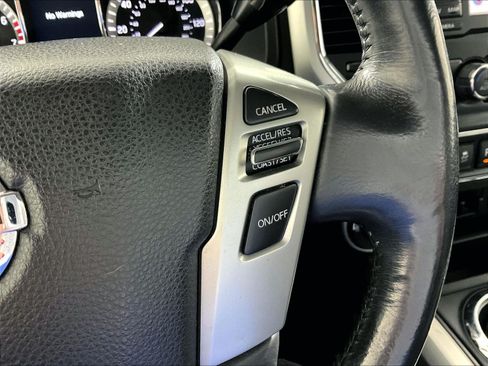 Used 2018 Nissan Titan SV w/ SV Convenience Package AWD/4WD image 14