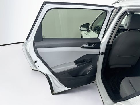 Used 2023 Volkswagen Taos SE w/ Panoramic Sunroof Package FWD image 27