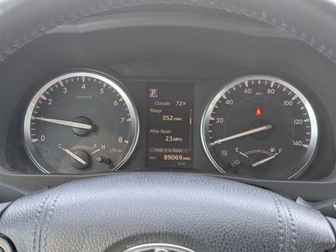 Used 2017 Toyota Highlander XLE image 31