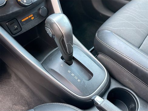 Used 2019 Chevrolet Trax LT w/ LT Convenience Package image 18