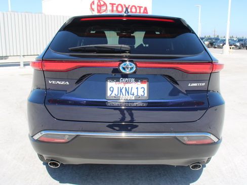 Certified 2023 Toyota Venza Limited AWD/4WD image 4