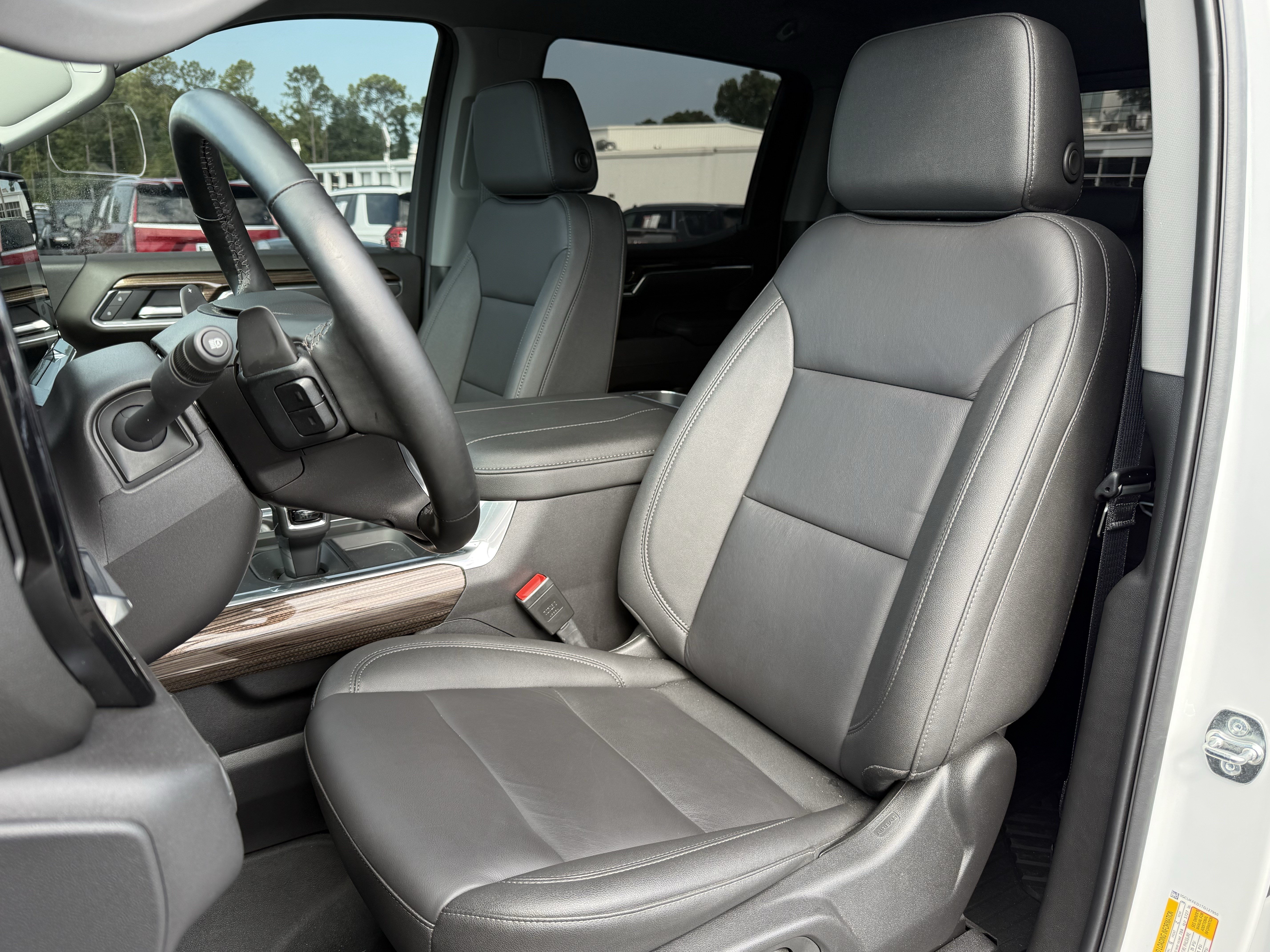 Used 2026 Chevrolet Silverado 1500 LT Trail Boss w/ Convenience Package II AWD/4WD image 16