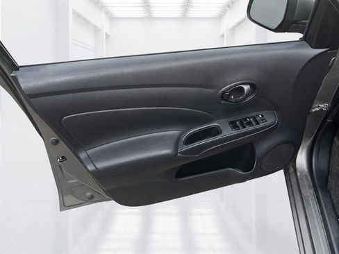 Used 2012 Nissan Versa SV FWD image 34