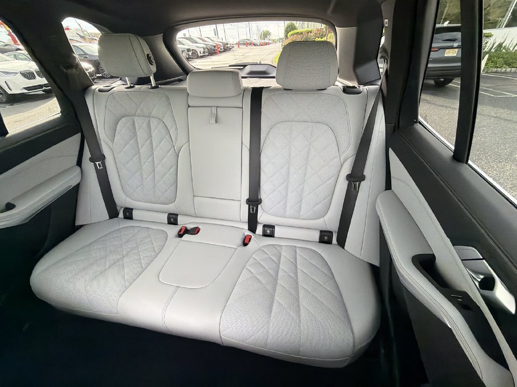 Used 2024 BMW X5 xDrive40i AWD/4WD image 21