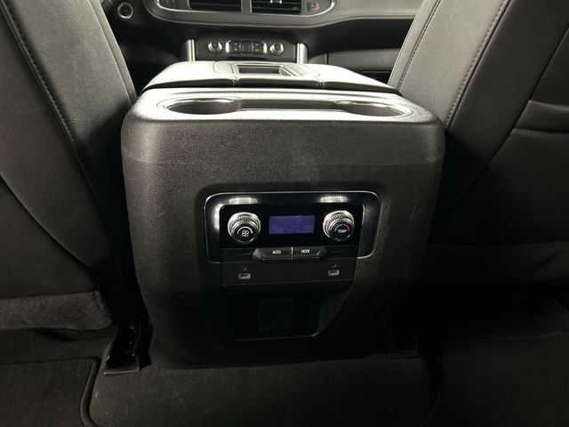 Used 2024 GMC Yukon XL SLT AWD/4WD image 26