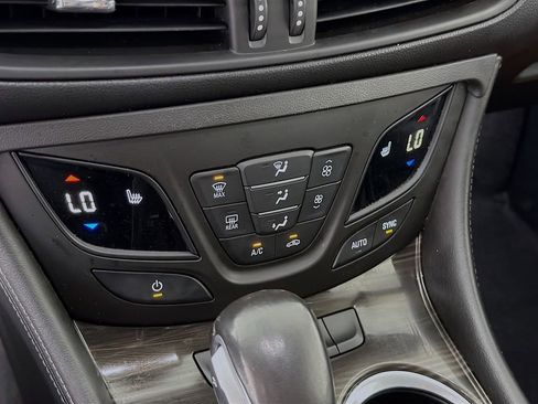 Used 2020 Buick Envision Essence image 19