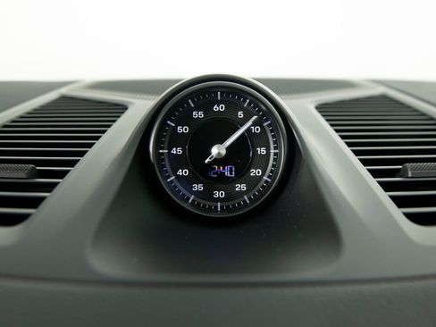 Certified 2025 Porsche Cayenne Coupe image 26