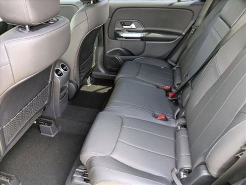 Used 2025 Mercedes-Benz GLB 250 4MATIC image 14