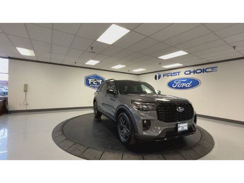 New 2026 Ford Explorer ST-Line w/ ST-Line Street Pack image 4