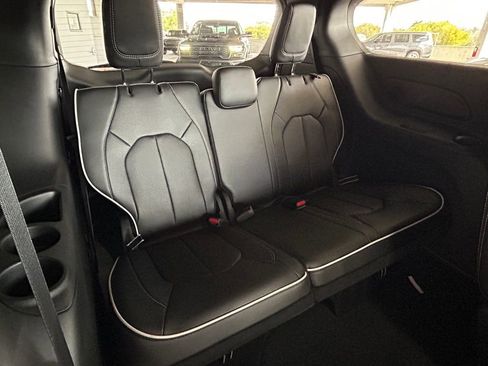 New 2026 Chrysler Pacifica Limited w/ S Appearance Package FWD image 31