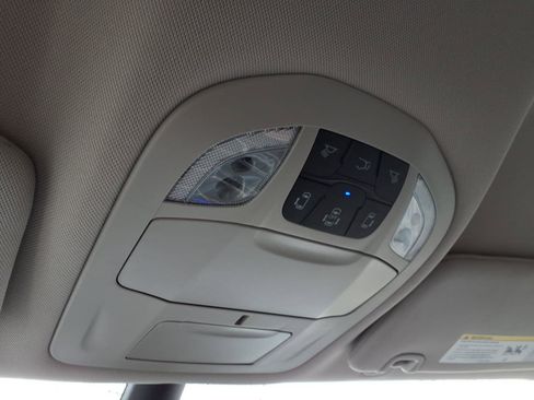 Used 2023 Chrysler Pacifica Touring-L image 24