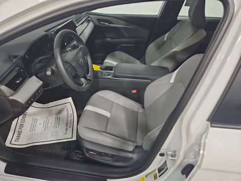 Used 2025 Toyota Camry Hybrid FWD image 9