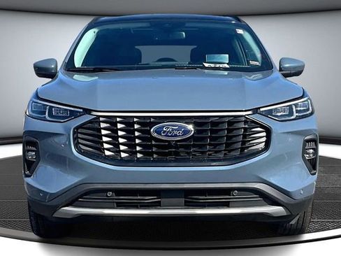 Used 2025 Ford Escape Platinum w/ Premium Technology Package image 2