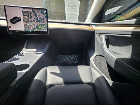 Used 2025 Tesla Model Y Long Range RWD image 53