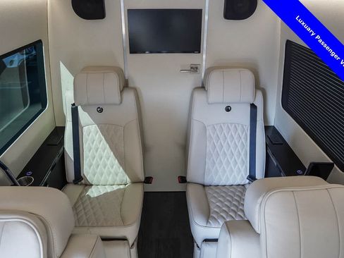 Used 2024 Mercedes-Benz Sprinter 2500 image 77