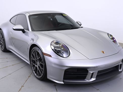 Used 2025 Porsche 911 Carrera image 9