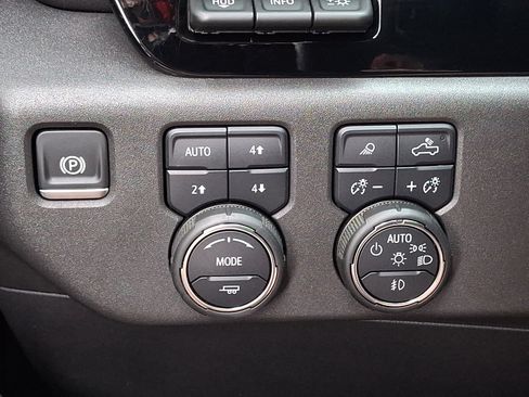 Used 2025 Chevrolet Silverado 1500 ZR2 w/ Technology Package AWD/4WD image 32