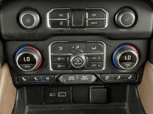 Used 2021 Chevrolet Tahoe High Country w/ Premium Package image 18