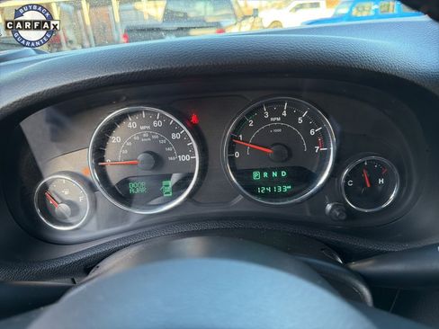 Used 2017 Jeep Wrangler Unlimited Sahara w/ Connectivity Group image 23