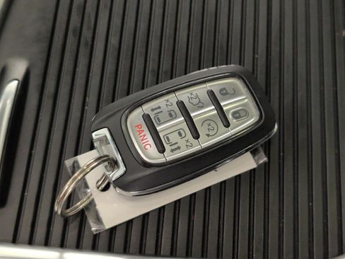 Used 2020 Chrysler Pacifica Touring-L Plus w/ S Appearance Package FWD image 29
