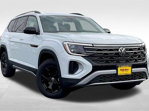 New 2025 Volkswagen Atlas Peak Edition SE image 1