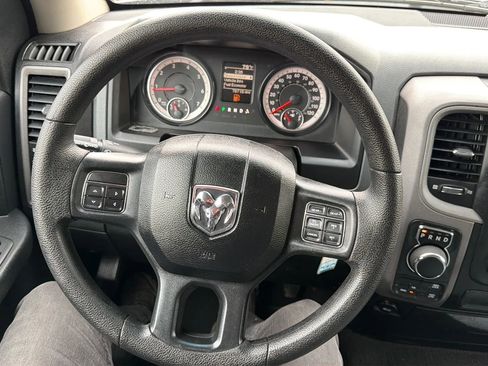 Used 2017 RAM 1500 Express AWD/4WD image 10