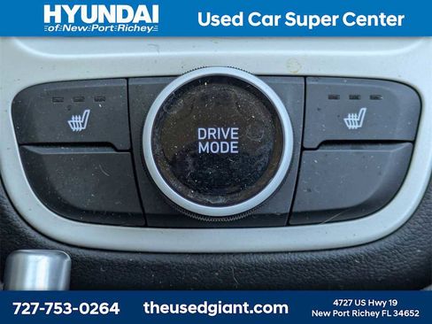 Certified 2023 Hyundai Venue Limited w/ Cargo Package image 23