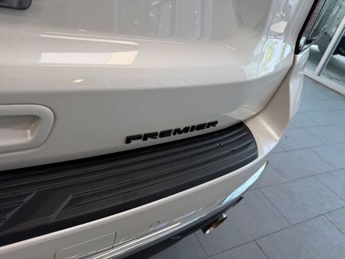 Used 2022 Chevrolet Tahoe Premier AWD/4WD image 23