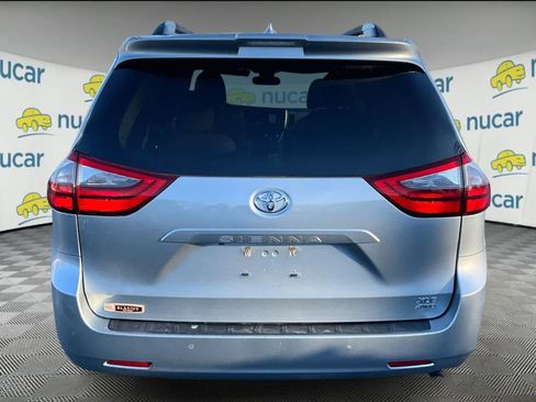 Used 2020 Toyota Sienna XLE image 3
