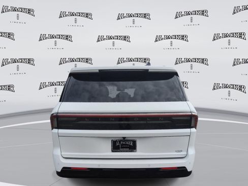 New 2026 Lincoln Navigator Reserve w/ Jet Appearance Package AWD/4WD image 4