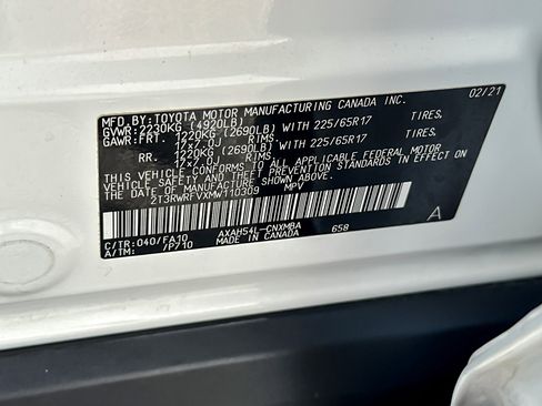 Certified 2021 Toyota RAV4 XLE w/ Convenience Package AWD/4WD image 27
