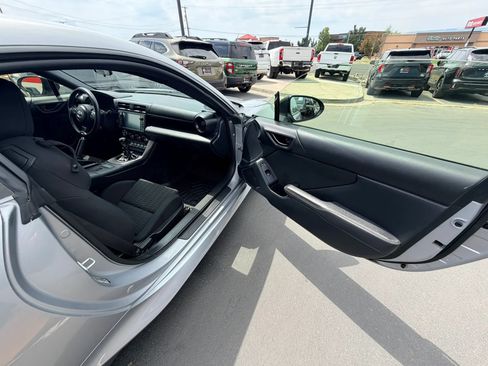 Used 2023 Toyota GR86 w/ ALL Weather Mat Package (TMS) RWD image 18