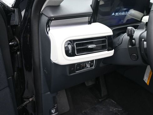 Used 2025 Lincoln Aviator 2WD w/ Equipment Group 101A image 15