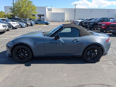 Used 2021 MAZDA MX-5 Miata Club w/ Appearance Package RWD image 9