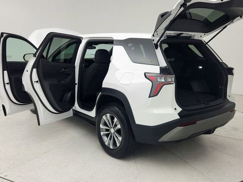 Used 2025 Chevrolet Equinox LT FWD image 12