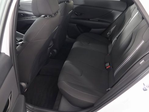 Certified 2025 Hyundai Elantra Sport image 19