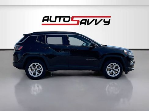 Used 2025 Jeep Compass Latitude AWD/4WD image 8