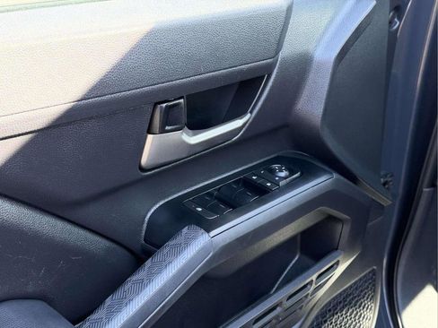 Used 2025 Toyota Tacoma TRD Off-Road image 17