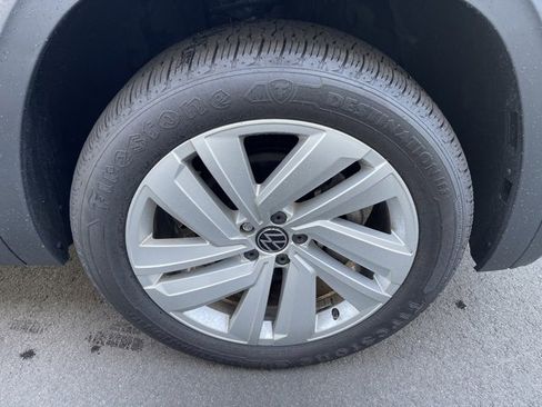 Used 2021 Volkswagen Atlas Cross Sport SE image 12