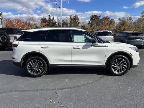 Certified 2022 Lincoln Corsair Standard w/ Equipment Group 101A image 4