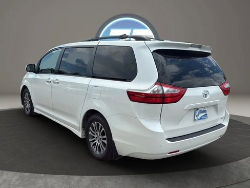 Used 2019 Toyota Sienna XLE w/ Entertainment Package image 15