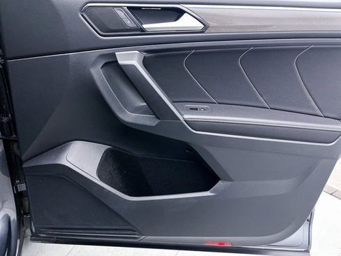 Used 2022 Volkswagen Tiguan SE R-Line image 34