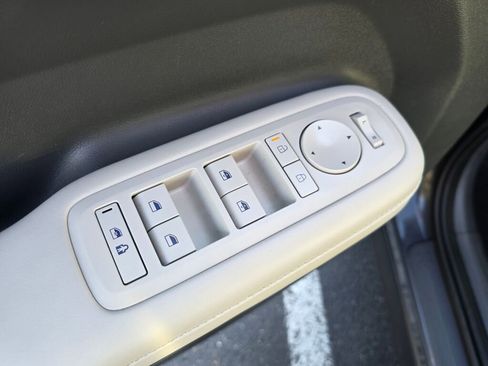 Used 2025 Hyundai Santa Fe SEL image 18